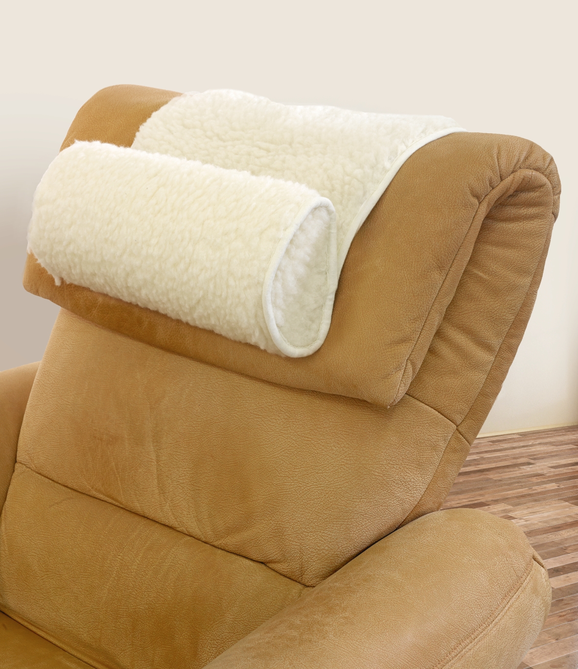 Schurwoll-Nackenkissen mit Schleppe