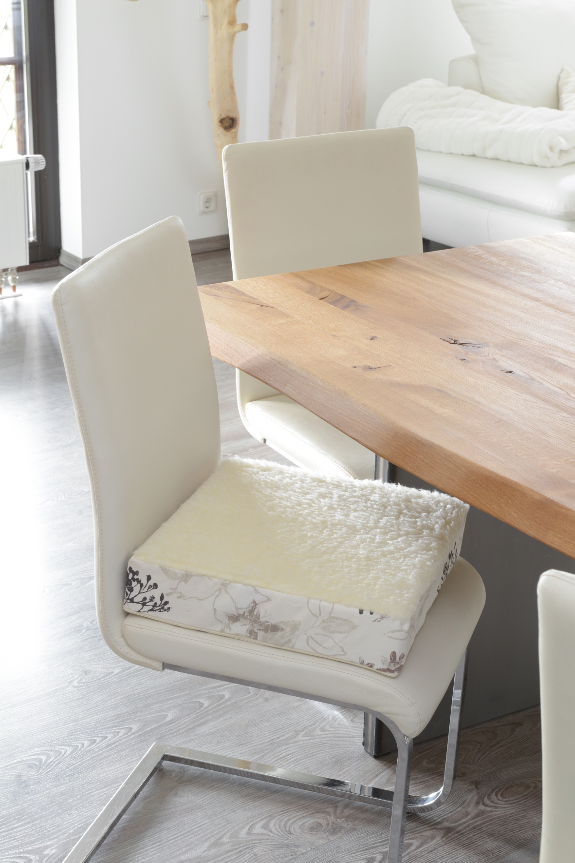 Stuhl-Aufstehhilfe mit Wolloberseite